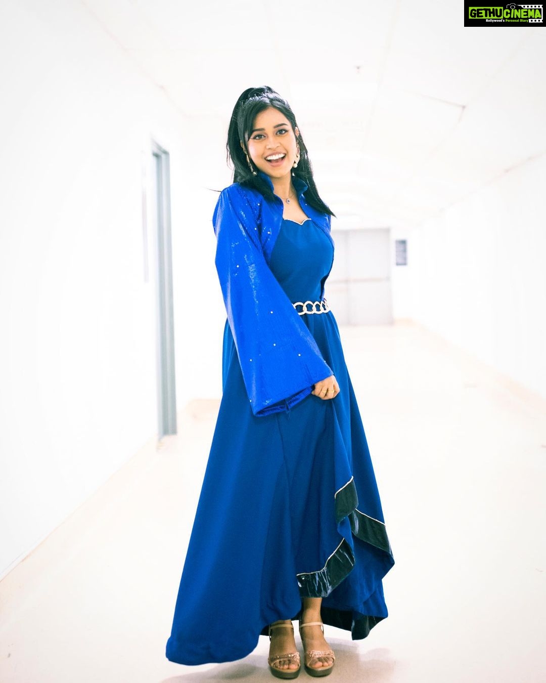 Haripriya Instagram - 🦋💙🧿 📸: @alagaanstudios 👗: @perry_vincent . . . #haripriya #haripriyasinger #blue #love #music #happiness #malaysia Kuala Lumpur, Malaysia