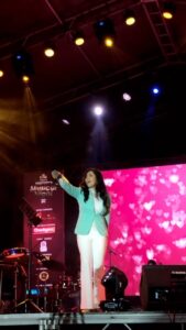 Haripriya Instagram - Vaseegara.. What a classic ! @jharrisjayaraj 🤍✨ Ps: This is my first time ever to sing this song, that too with my fav band. 😇 . . . . #haripriya #haripriyasinger #harrisjayaraj #vaseegara #music #livemusic #tamilsongs #instareels #singers #explore #concert #peace #grateful