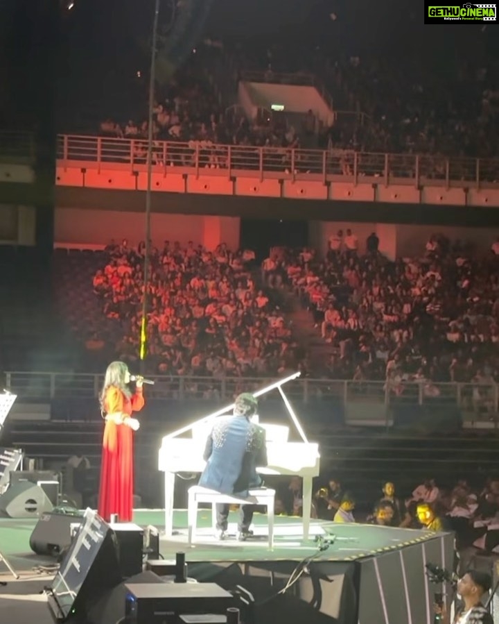 Haripriya Instagram - 🧿Thank you so much for the love malaysia ! ❤️ i’m super blessed to perform along with the legend @jharrisjayaraj grateful for this opportunity sir! 😇 #heartsofharris #harrisjayaraj #haripriya #haripriyasinger #malaysia #music #concertdiaries #tamilsongs #showtime #explore #singer #grateful Axiata Arena