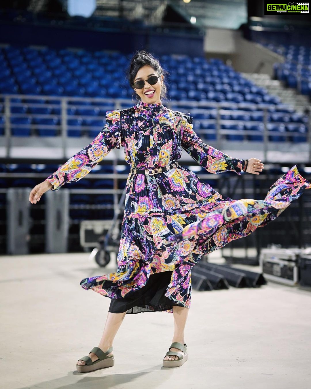 Haripriya Instagram - 🧿Hello! Showtime 🎤 . . #haripriya #haripriyasinger Axiata Arena