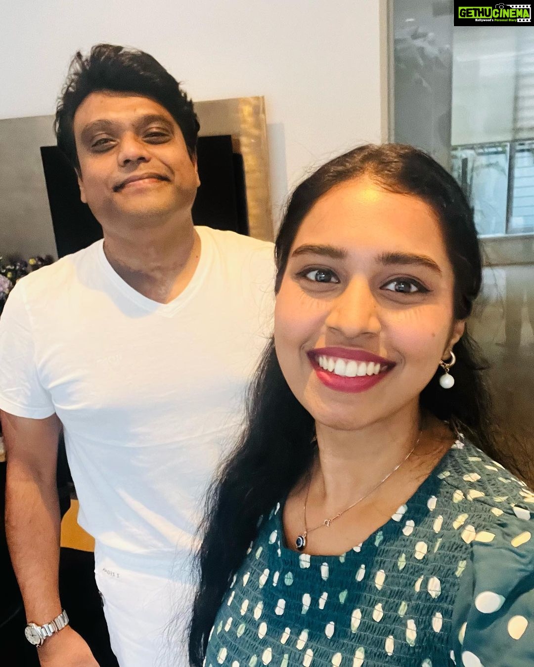 Haripriya Instagram - 🧿Happy birthday @jharrisjayaraj sir! 🤍 ‼️Super happy to be a part of hearts of harris live in KL malaysia this month 21st at axiata arena‼️ . . #harrisjayaraj #harris #haripriya #haripriyasinger #kualalumpur #malaysia