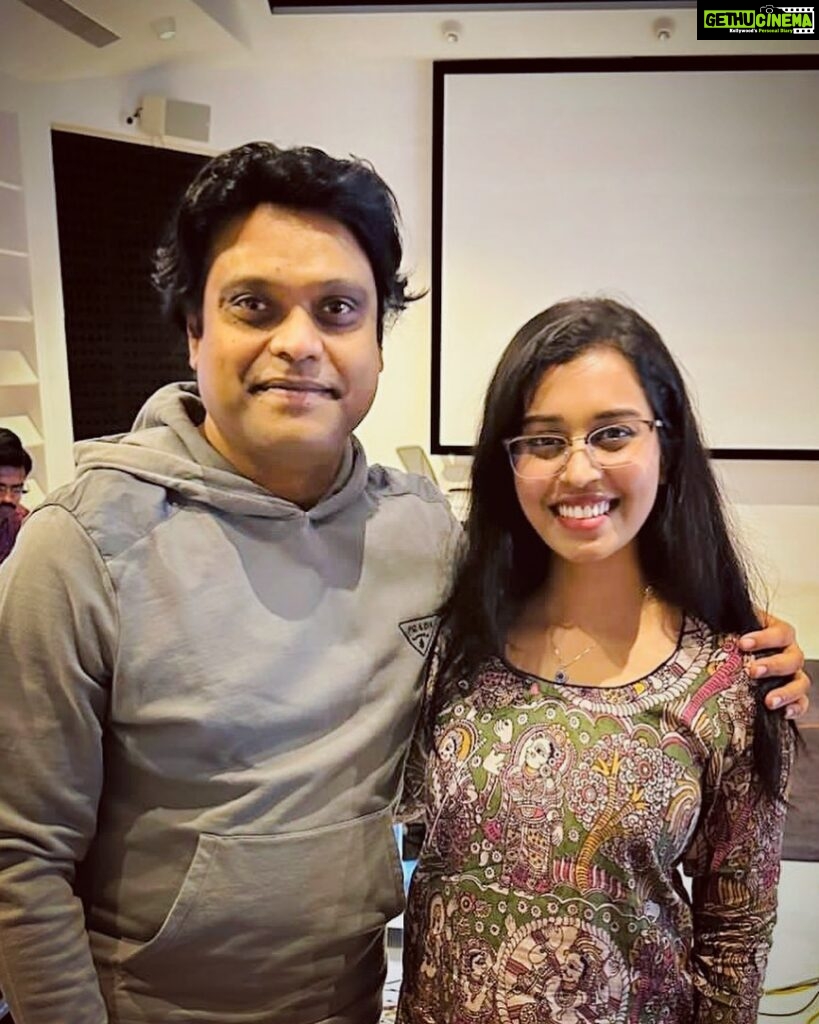 Haripriya Instagram - Grateful for the opportunity! 😇🧿 Thank you dear @jharrisjayaraj sir. Cant wait to perform at malaysia for hearts of harris 3.0&4.0. 🎶🎤