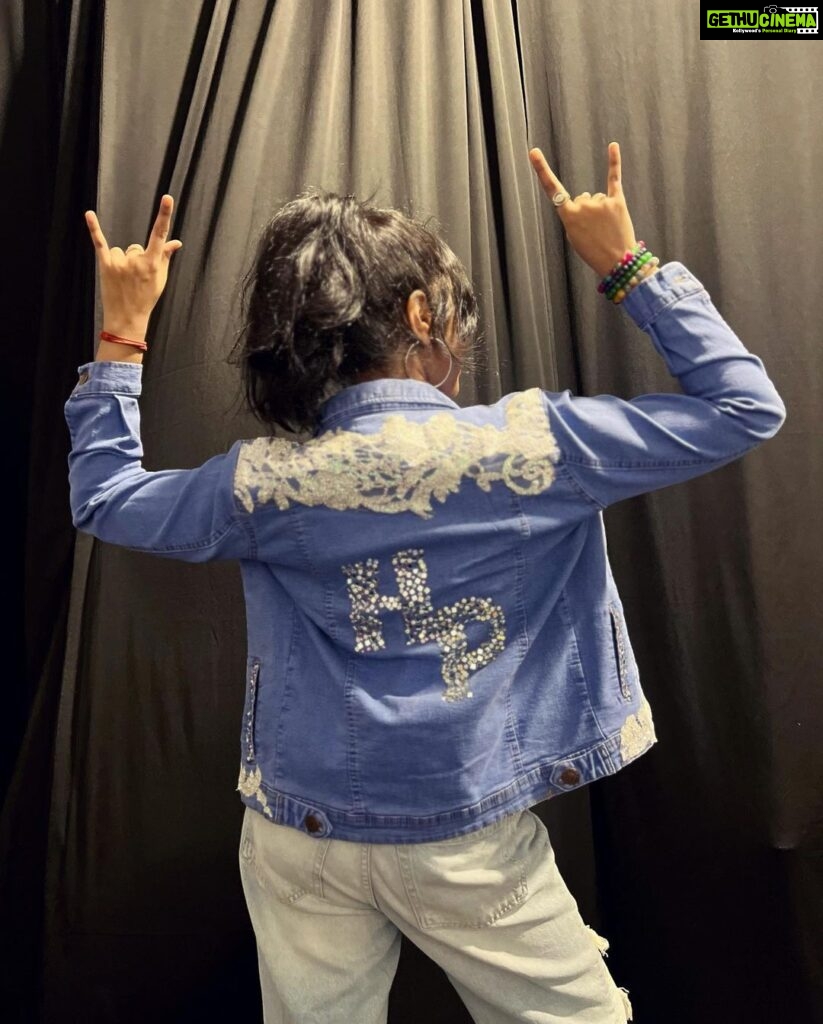 Haripriya Instagram - Thank you malaysia! ✨Had a blast performing along with rockstar @thisisdsp for the first time ever, thank you so much for the opportunity.🤍 Customized jacket by @perry_vincent . . . #haripriya #haripriyasinger #dsp #live #concert #malaysia Stadium Bukit Jalil