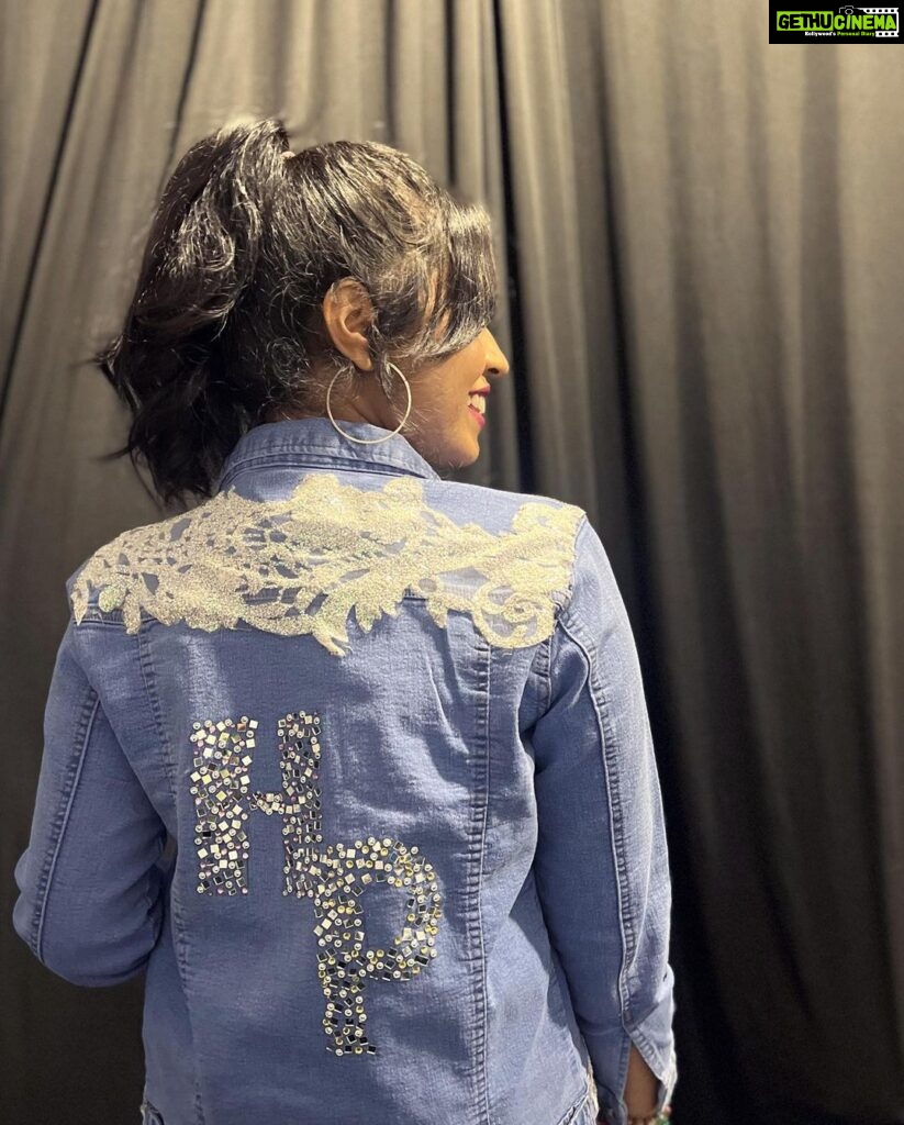 Haripriya Instagram - Thank you malaysia! ✨Had a blast performing along with rockstar @thisisdsp for the first time ever, thank you so much for the opportunity.🤍 Customized jacket by @perry_vincent . . . #haripriya #haripriyasinger #dsp #live #concert #malaysia Stadium Bukit Jalil