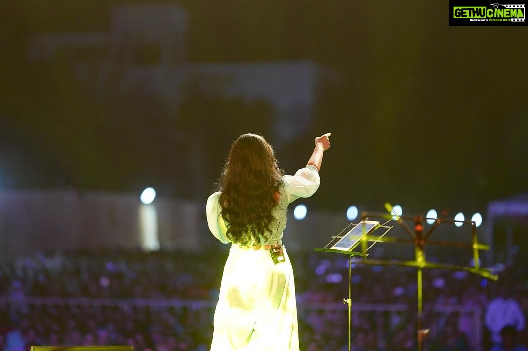 Haripriya Instagram - @sastrafotohub 🎤✨ . . . #haripriya #haripriyasinger #gig Tanjore