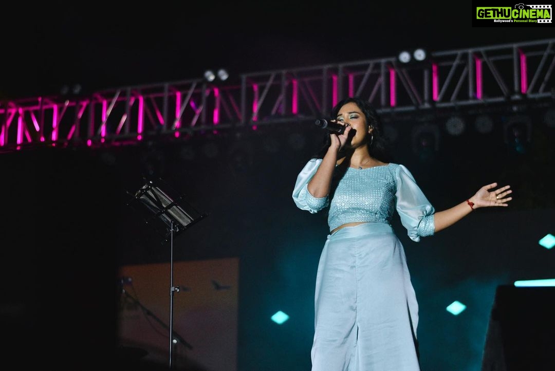 Haripriya Instagram - @sastrafotohub 🎤✨ . . . #haripriya #haripriyasinger #gig Tanjore