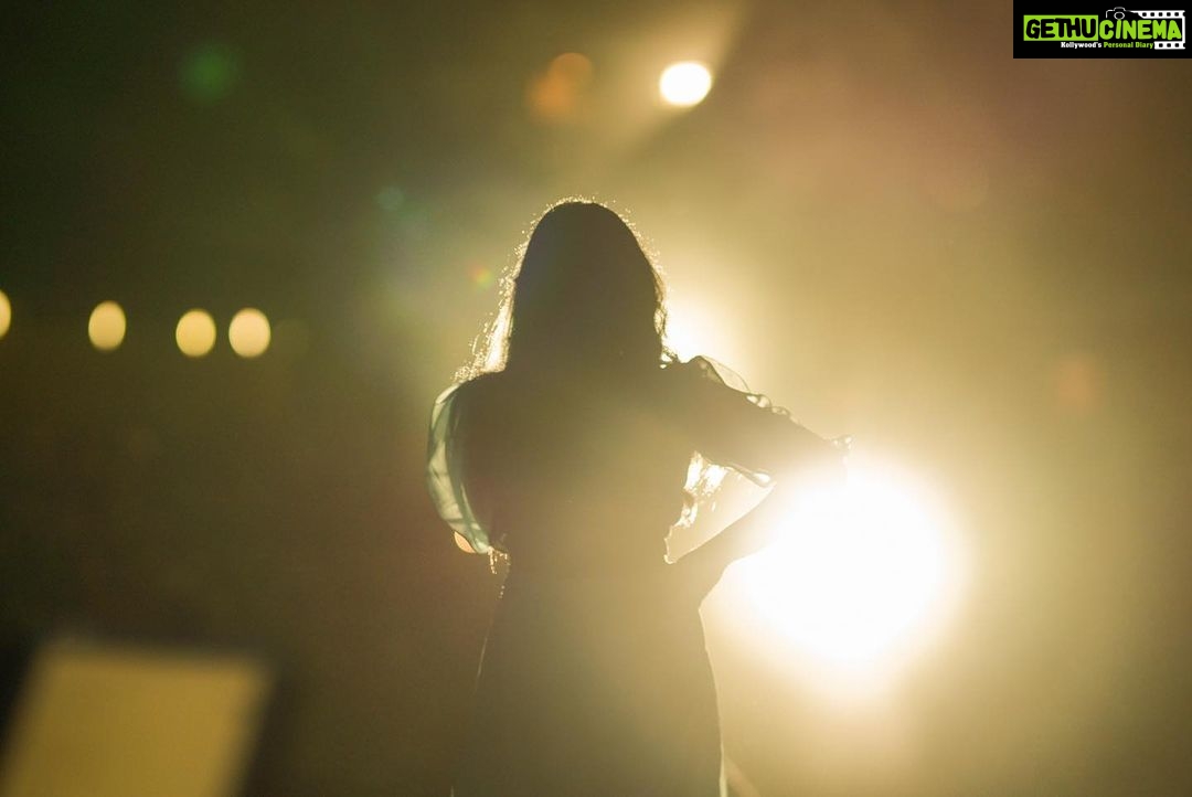 Haripriya Instagram - @sastrafotohub 🎤✨ . . . #haripriya #haripriyasinger #gig Tanjore