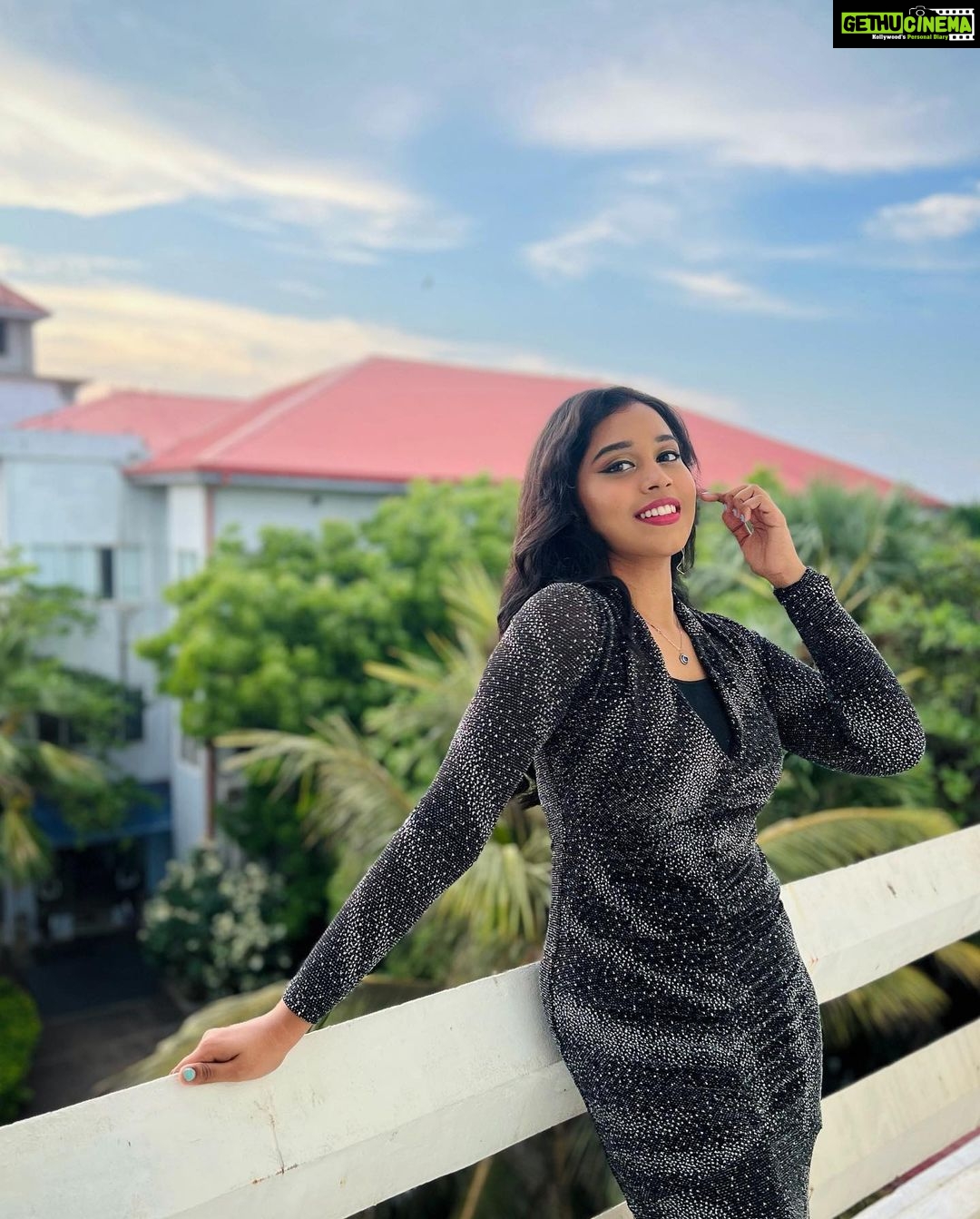 Haripriya Instagram - 🌺 . . . . . #haripriya #haripriyasinger #peace #srilanka