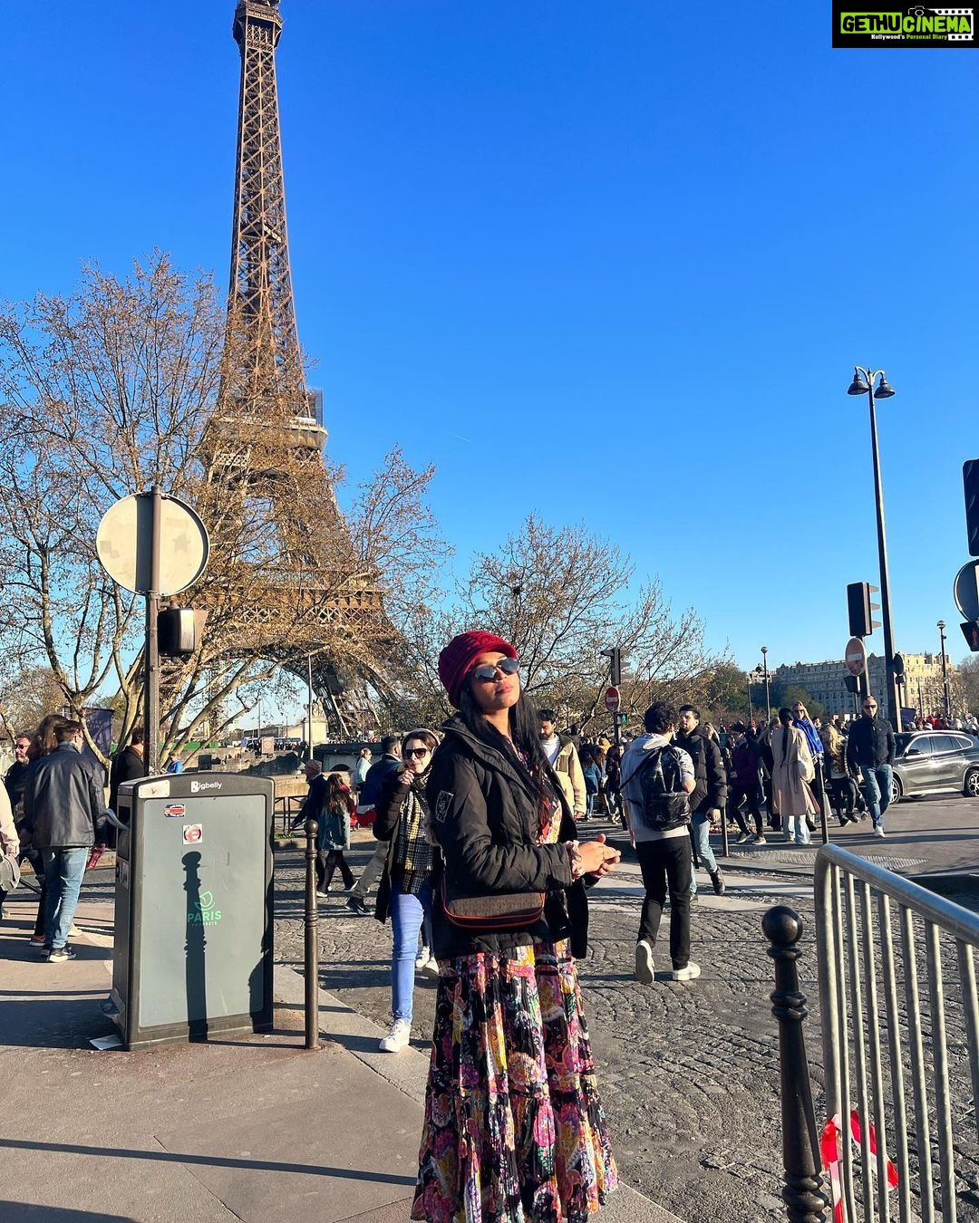 Haripriya Instagram - #Paris #cityoflove 💖 . . . . . #haripriya #haripriyasinger #travel #eiffeltower Paris, France