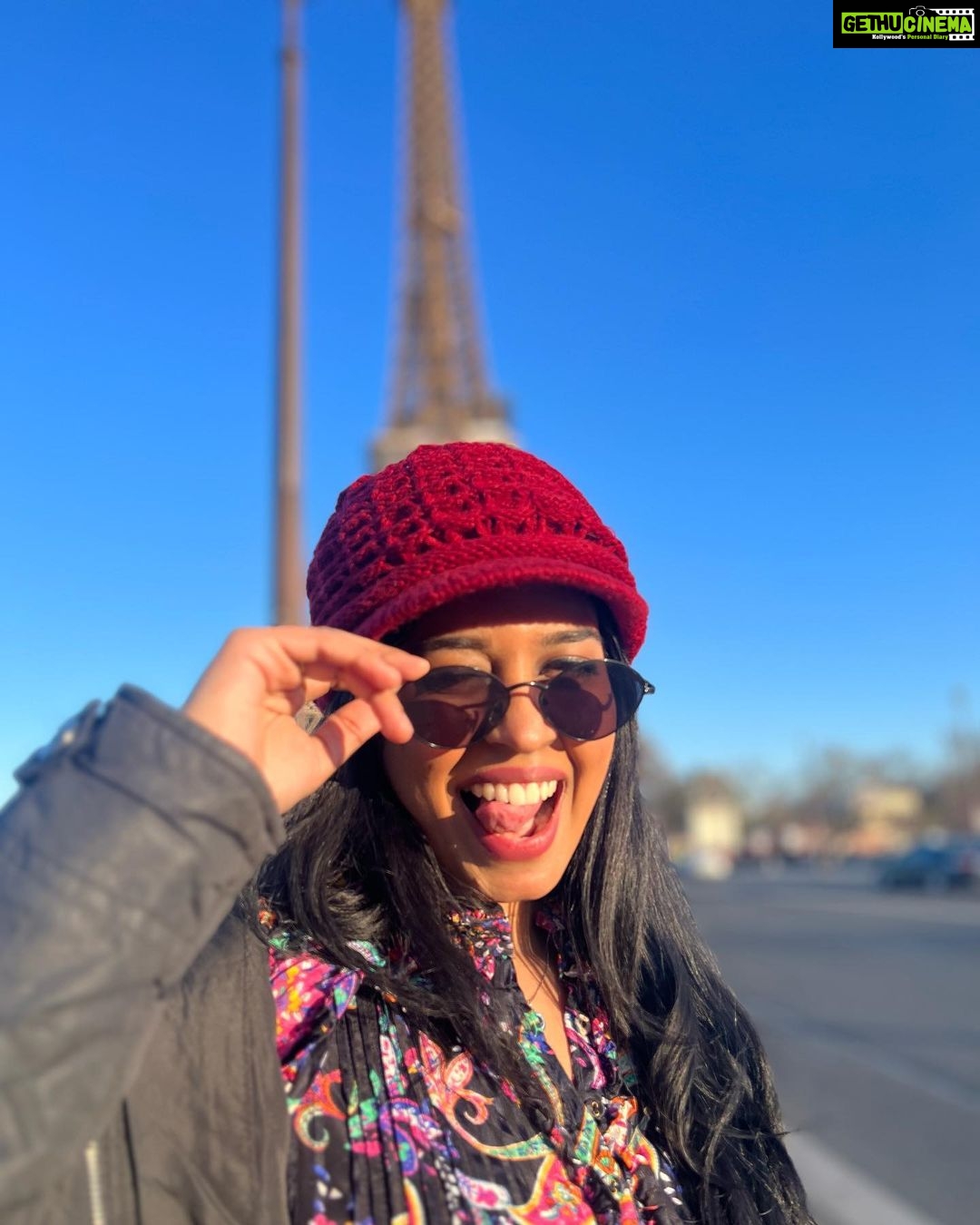Haripriya Instagram - #Paris #cityoflove 💖 . . . . . #haripriya #haripriyasinger #travel #eiffeltower Paris, France