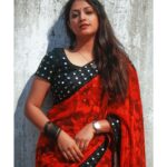 Hariprriya Instagram – Every saree tells a story 🥰 Can you read mine?

#OOTD #TraditionalVibes

Pics 😍 – @nsjegadeesan Chennai, India