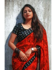 Hariprriya Instagram - Every saree tells a story 🥰 Can you read mine?

#OOTD #TraditionalVibes

Pics 😍 - @nsjegadeesan