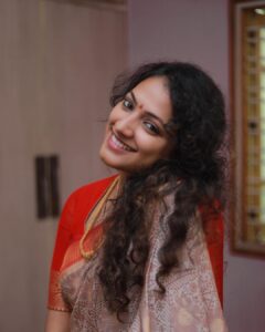 Hariprriya Instagram - Everytime I look in the mirror, it feels like someone else is looking back at me. 😳 Still getting used to it but I love it every minute ♥️

#TheNewMe
Pic - @snabhi 🥰