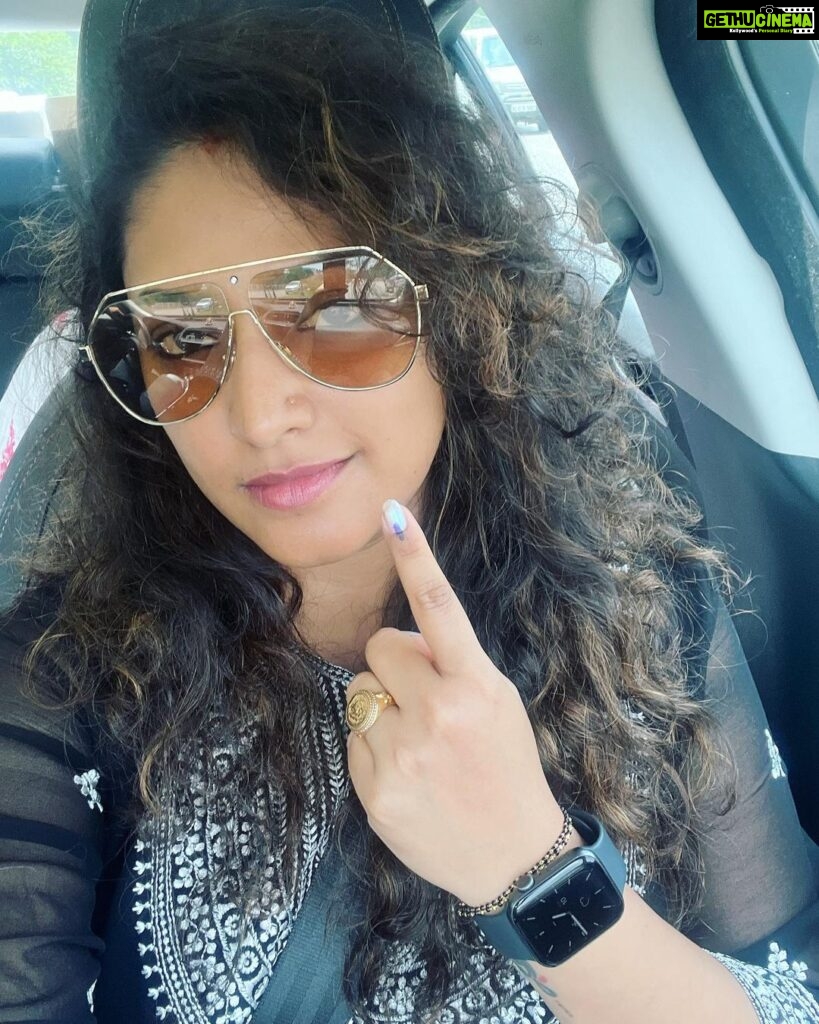 Hariprriya Instagram - ಮತದಾನ ನಮ್ಮೆಲ್ಲರ ಕರ್ತವ್ಯ 🙂 #castedmyvote !! It’s not just a right but it's a responsibility and Now it’s your turn to fulfill it .. !! Go ahead and cast your votes today ! 😎 #karnatakaelections2023 Bangalore, India