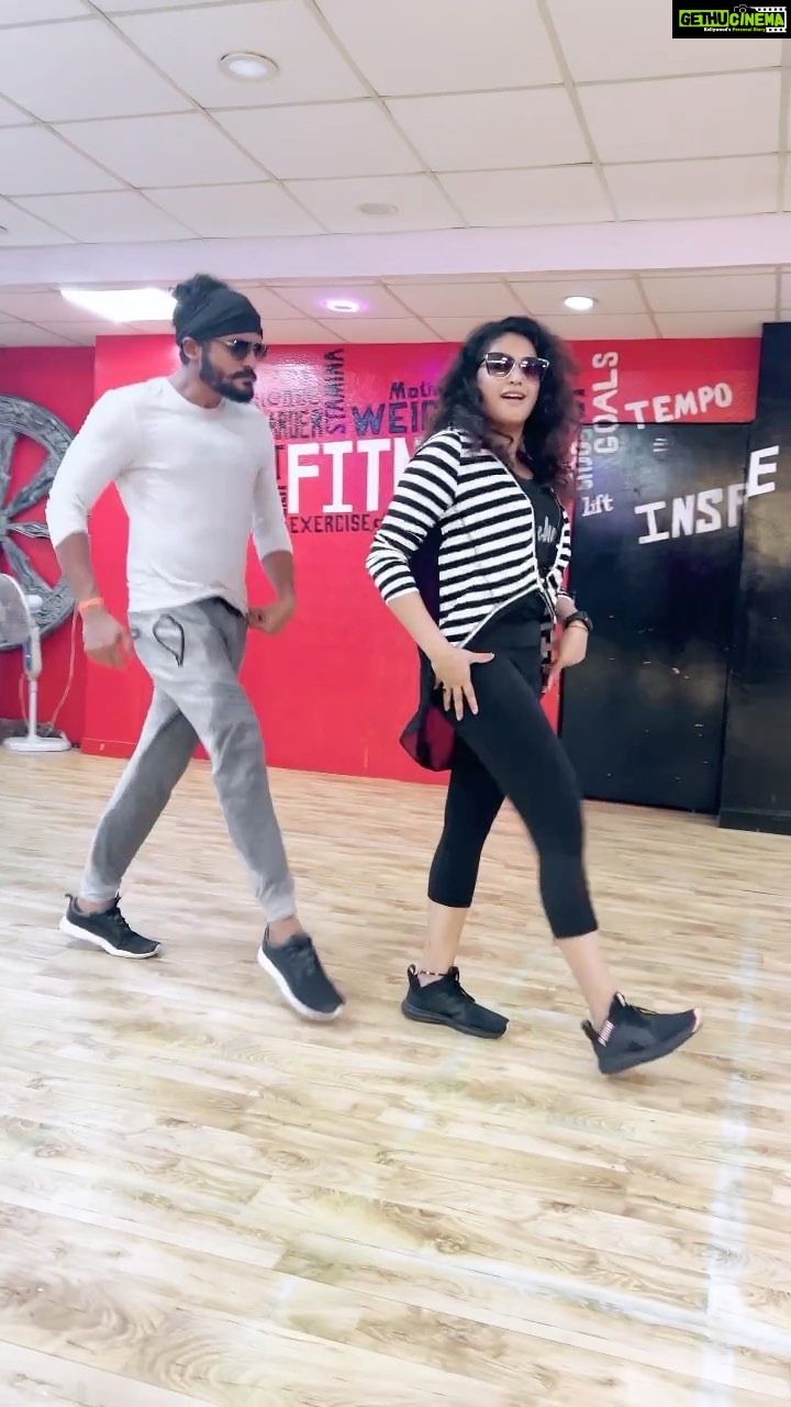 Hariprriya Instagram - Happiest birthday partner @imsimhaa 😍 May u be blessed with all the happiness simba 🤩🤗 Let’s keep dancing 😉 #dancepartners #happybirthday #stayblessed #happiness #simba