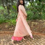 Hariprriya Instagram – Twirling into the weekend like 🥰

#Weekendmood #Monsoonfeel