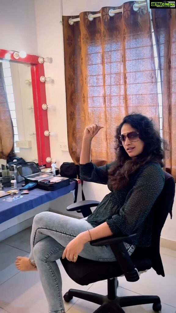 Hariprriya Instagram - Only if dressing up could be done with a snap 🫰😁 #Transistionvideos #MondayMood #Reelitfeelit #Reelsinstagram #Reelsindia #Reelsvideo #reels