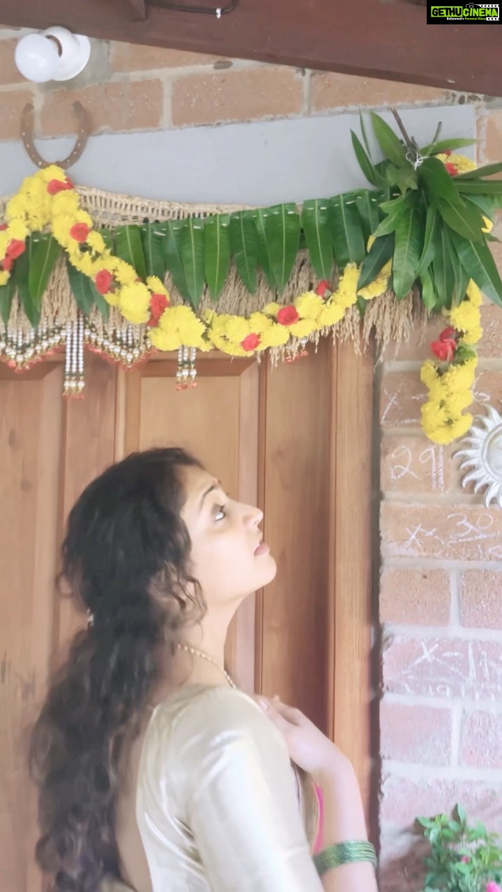 Hariprriya Instagram - On the occasion of Varamahalakshmi, Wishing you all a blessed year ahead with a lot of prosperity and happiness πππ» #Varamahalakshmi #Festivevibes #Varamahalakshmipooja #reelitfeelit #reelsinstagram #reelsindia #reelsvideo #reels