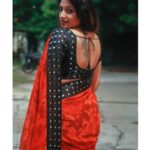 Hariprriya Instagram – Every saree tells a story 🥰 Can you read mine?

#OOTD #TraditionalVibes

Pics 😍 – @nsjegadeesan Chennai, India