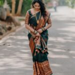 Hariprriya Instagram – It’s all in the vibe ✨🥰

#SundayMood #Traditionalvibes #saree
