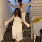 Hariprriya Instagram - Fun times on “Yadha yadha hi” sets 🤩 Song making video coming out today on my YouTube channel , stay tuned 🥰 #yadhayadhahi releasing tomorrow 😍 #simhapriya #vasishtasimha #hariprriya