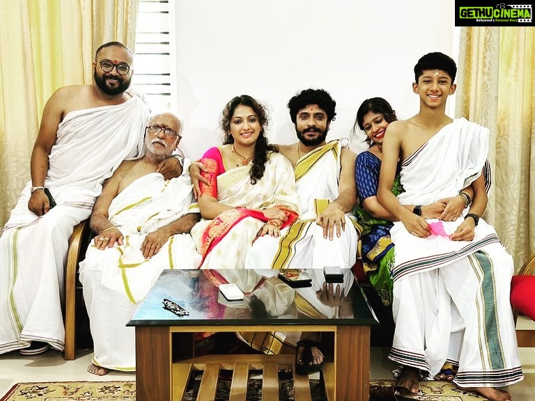 Hariprriya Instagram - FAMILY is STRENGTH..!!❤️ #simhapriya #family #familytime #temple #visit #dharmasthala #kukkesubramanya #holenarsipura #togetherness