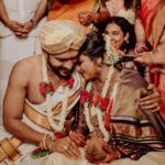 Hariprriya Instagram - ತಾಳಿ ಕಟ್ಟಿದ ಶುಭವೇಳೆ..!!❤️❤️ Photography - @storiesby.rg Decor - @eventia_mysore Bridal Styling - @stilerush_by_varshinijanakiram Bridal blouse - @blousehousebymahithaprasad @mahitha_prasad Jewellery- @aabushanjewellery1941 #simhapriya #lifepartner #wedding #love #hariprriya #vasishtasimha Sri Ganapathy Sachchidananda Ashram