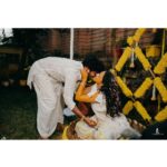 Hariprriya Instagram – ಅರಿಶಿಣ ಶಾಸ್ತ್ರದ ಅಪೂರ್ವ ಕ್ಷಣಗಳು❤️

Haldi decor 😍 – @meragi.celebrations 
Haldi outfits 🥰 – @itihas_sagar 
Pics 🤩 – @storiesby.rg

#vasishtasimha
#hariprriya
#simhapriya
#wedding
#celebration
#traditional
#indianwedding
#love