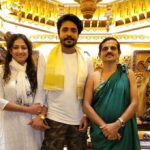 Hariprriya Instagram - ಕೃಷ್ಣಂ ವಂದೇ ಜಗದ್ಗುರುಂ 🙏 . . ಕೃಷ್ಣನ ದರ್ಶನ ಪಡೆದು ಕಾಣಿಯೂರು ಮಠಾಧೀಶರಿಂದ ಅನುಗ್ರಹ ಮಂತ್ರಾಕ್ಷತೆಯನ್ನು ಸ್ವೀಕರಿಸಿದ ಕ್ಷಣ🙏 . . . #simhapriya #vasishtasimha #hariprriya #instagram #instaphoto #mangalore #udupi #instalove