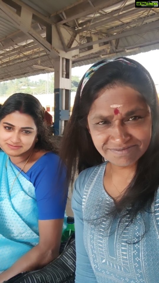 Haritha G Nair - 231.5K Likes - 5 M views❤അമ്മമാരെ കൊണ്ട് നല്ലത് പറയിപ്പിക്കാൻ സാധിക്കുന്ന ഒരു നല്ല filter 😂 (അമ്മ : പിന്നേം എന്തോ കുരുത്തക്കേട് കാണിക്കുവാ ചേട്ടാ... )
അച്ഛൻ(mind voice): ഹമ്... "നല്ല മോളാ... "🙄
#amma #swapface