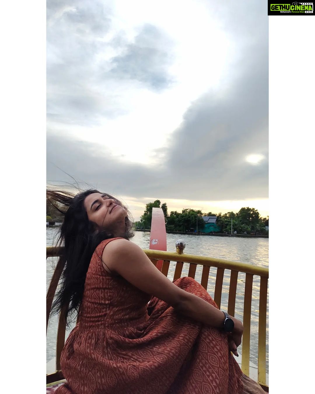 Haritha G Nair Instagram - 🍂🍂🍂🍃 . 📸 : @rohith.rnair.44