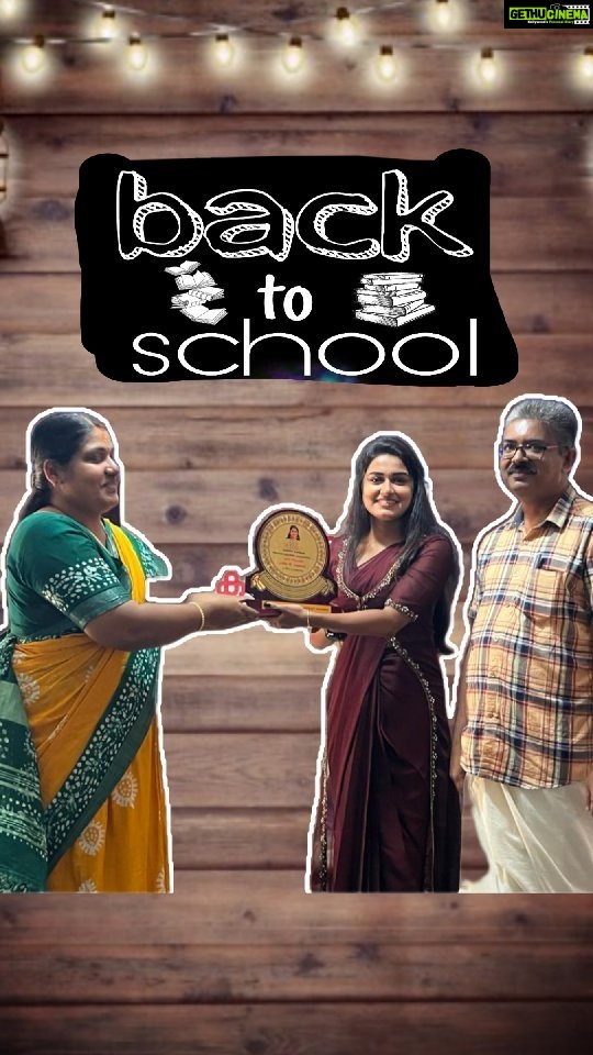 Haritha G Nair Instagram - READ THIS || DONOT MUTE THIS VIDEO🔊 ഒരുപാട് ഒരുപാട് ഉള്ള സ്വപ്നങ്ങളുടെ ബക്കറ്റ് ലിസ്റ്റിലെ സാധ്യമായ ഒരു സ്വപ്നം ആണിത്... എന്റെ സ്കൂൾ....നാട്ടിൻപുറത്തെ NSSHS KOTHALA AKA "പറേകുന്ന് സ്കൂൾ "....5A യും,4B യും,6Bയും, 4C യും,5B യും സ്ക്രീനുകൾ കൊണ്ടാണ് വിഭജിച്ചിരിക്കുന്നത്....സ്ക്രീൻ എടുത്ത് മാറ്റിയാൽ യൂത്ത് ഫെസ്റ്റിവേലിനു റെഡി ആയ ഓഡിറ്റോറിയമായി ആ ക്ലാസുകൾ മാറും....ഞാൻ വിഡിയോയിൽ നിൽക്കുന്ന ആ ക്ലാസ്സിൽ വെച്ചാണ് അന്ന് യൂത്ത്ഫെസ്റ്റിവൽ മീറ്റിംഗ് നടന്നത്... Red V/S Green V/S Blue House...ഞാൻ Green House ആണ്...നാടോടി നൃത്തത്തിന് മത്സരിക്കാൻ ആളില്ലാത്തതുകൊണ്ട് 2ക്ലാസ്സിൽ അരങ്ങേറ്റം നടത്തി ഡാൻസ് പഠിത്തം നിർത്തിയ എന്നെ select ചെയ്യുന്നു....സാമ്പത്തികം വില്ലനായതിനാൽ സീനിയർ ചേച്ചിയെ നൃത്തം പഠിപ്പിക്കാൻ ചുമതലപെടുത്തുന്നു.....ആ ചേച്ചി പണ്ട് പഠിച്ച നൃത്തം ഞാൻ പഠിക്കുന്നു.....അന്ന് തൊട്ടാണ് കലയെ സ്നേഹിക്കാൻ തുടങ്ങുന്നത്..... സ്വപ്‌നങ്ങൾ കാണാൻ മോഹിക്കുന്നത്.....മനസിന്റെ ഇഷ്ടങ്ങൾക്ക് അനുസരിച്ചു ജീവിക്കാൻ ആഗ്രഹിക്കുന്നത്.....കഷ്ടപ്പെടാൻ ഇഷ്ടമുള്ള മനസ്സ് ഉണ്ടാക്കുന്നത്.....വർഷങ്ങൾക്ക് ശേഷം big screenil ഒരു മിന്നായം പോലെ സിനിമ song ഇൽ ആദ്യമായി മുഖം വന്നു മറഞ്ഞപ്പോൾ മുതൽ"കഥ പറയുമ്പോളിൽ" മമ്മൂക്ക വന്നത് പോലെ എന്റെ അധ്യാപകർ സ്നേഹത്തോടെ ക്ഷണിക്കുന്നതും അവിടെ എത്തുന്നതും ആദ്യം പറഞ്ഞ സ്വപ്നങ്ങളുടെ bucket listil add ചെയ്ത് കാത്തിരുന്നു...കഴിഞ്ഞ ദിവസം അത് സാധ്യമായി...ആദ്യം ആ മുറ്റത്തേക്ക് കാലുകുത്തിയപ്പോൾ, കൂട്ടുകാരില്ലാത്ത സ്കൂൾ വെറും ഒരു കെട്ടിടം മാത്രമായി തോന്നി... സിനിമകളിൽ പറയുന്ന നൊസ്റ്റാൾജിക് ഫീലിംഗ്. കേൾക്കുന്ന പോലെ അത്ര സുഖം ഇല്ല.. "കൂട്ടുകാരില്ലാത്ത സ്കൂൾ എന്ത് സ്കൂൾ...!!!" പിന്നെ അധ്യാപകരെ കണ്ടു ആർക്കും വല്യ മാറ്റമൊന്നും ഇല്ല.... മലയാളം ടീച്ചർ ഇന്ന് ഹെഡ് മിസ്ട്രെസ്സ് ആണെന്നുള്ളതല്ലാതെ, ഓജോ ബോർഡിനെ പറ്റി ആദ്യമായി കേട്ടപ്പോ ക്ലാസ്സിൽ അത് പരീക്ഷിച്ച സയൻസ് സർ ന്റെ കൈയിലെ ചൂരൽ വരെ SAME(അന്ന് അടിക്കാനും ഇന്ന് പേടിപ്പിക്കാനും :ചൂരൽ 😂) അന്നുമുതൽ ഇന്ന് വരെ കൂട്ടുകാരനെ പോലെ,എവിടെ വെച്ച് കണ്ടാലും "ചെമ്പകവല്ലി...എടി ചെമ്പകം "എന്ന് ഓമനപേര് വിളിച്ചു ഓടിവരുന്ന...,,, [CONTINUE IN COMMENTS👆🏻] Costume: @colos_the_designing_couture