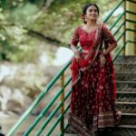 Haritha G Nair Instagram - 🦋🦋🦋 Costumes👗: @colos_the_designing_couture . 📸:@wedcam_wedding . Makeup - styling &Spa❤ : @pink_passion_12 . Ornaments📿 : @jhanvi__collections . Location : @gokulamgrandkumarakom