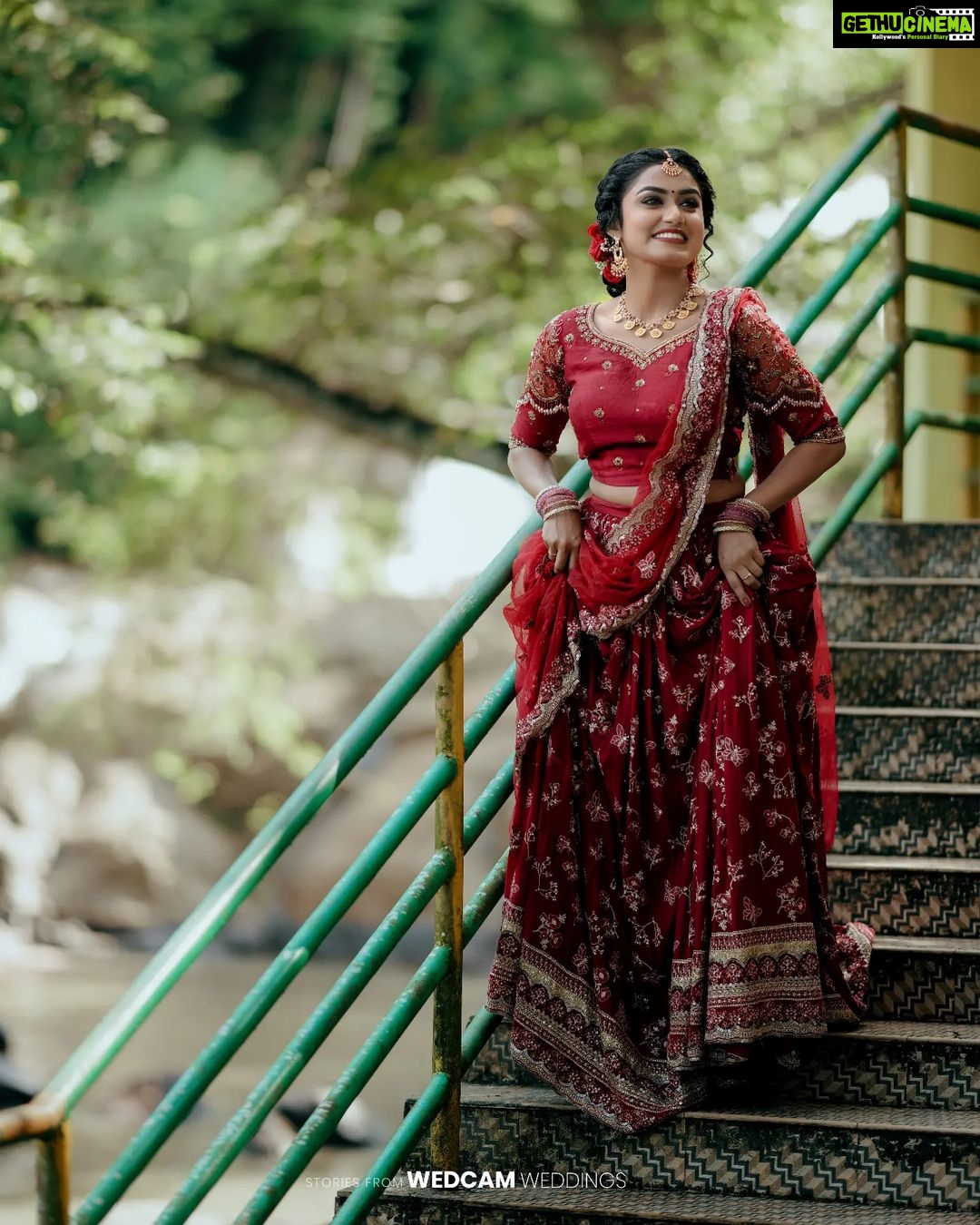 Haritha G Nair Instagram - 🦋🦋🦋 Costumes👗: @colos_the_designing_couture . 📸:@wedcam_wedding . Makeup - styling &Spa❤ : @pink_passion_12 . Ornaments📿 : @jhanvi__collections . Location : @gokulamgrandkumarakom