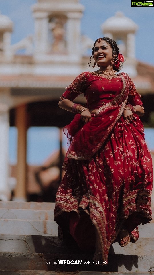 Haritha G Nair Instagram - 🦋🦋🦋 Costumes👗: @colos_the_designing_couture . 📸:@wedcam_wedding . Makeup - styling &Spa❤ : @pink_passion_12 . Ornaments📿 : @jhanvi__collections . Location : @gokulamgrandkumarakom Gokulam Grand Resort & Spa, Kumarakom