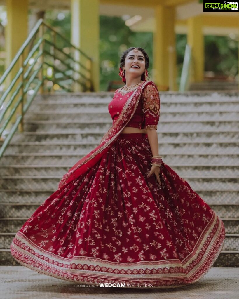 Haritha G Nair Instagram - ❤❤❤ Costumes👗: @colos_the_designing_couture . 📸:@wedcam_wedding . Makeup - styling &Spa❤ : @pink_passion_12 . Ornaments📿 : @jhanvi__collections