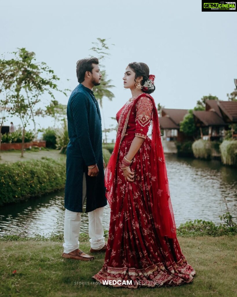 Haritha G Nair Instagram - 💍 @itss_vinayak . . . Photography📸 : @wedcam_wedding . Costumes👗: @colos_the_designing_couture . Makeup - styling &Spa❤ : @pink_passion_12 . Ornaments📿 : @jhanvi__collections . Location : @gokulamgrandkumarakom