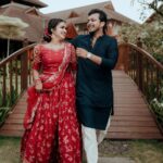 Haritha G Nair Instagram - 💍 @itss_vinayak . . . Photography📸 : @wedcam_wedding . Costumes👗: @colos_the_designing_couture . Makeup - styling &Spa❤ : @pink_passion_12 . Ornaments📿 : @jhanvi__collections . Location : @gokulamgrandkumarakom Gokulam Grand Resort & Spa, Kumarakom