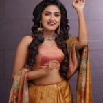 Haritha G Nair Instagram - Haritha G Nair wearing Tusser silk saree in big floral design and jari border . . . @haritha.girigeeth @director_aniesh_upaasana @leirakuncysiby @vijilsmakeover @neethu_makeupartist @redfmmalayalam @ladies_planet_rental_jewellery . #swayamvarasilks #redfmmalayalam #glamnglitz #harithagnair #haritha #malayalamactress #kasthooriman #latest #malayalam #malayalamactor #celebrity #kanchipuram #silksaree #celebreels #reelsofinstagram #sreekutty #tharodayam #thingalkalaman #thinkalkalaman #tvshow #serial #serialactor #fashion #saree #ootd #style #traditional #ethnicwear #green