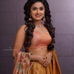 Haritha G Nair Instagram - Haritha G Nair wearing Tusser silk saree in big floral design and jari border . . . @haritha.girigeeth @director_aniesh_upaasana @leirakuncysiby @vijilsmakeover @neethu_makeupartist @redfmmalayalam @ladies_planet_rental_jewellery . #swayamvarasilks #redfmmalayalam #glamnglitz #harithagnair #haritha #malayalamactress #kasthooriman #latest #malayalam #malayalamactor #celebrity #kanchipuram #silksaree #celebreels #reelsofinstagram #sreekutty #tharodayam #thingalkalaman #thinkalkalaman #tvshow #serial #serialactor #fashion #saree #ootd #style #traditional #ethnicwear #green