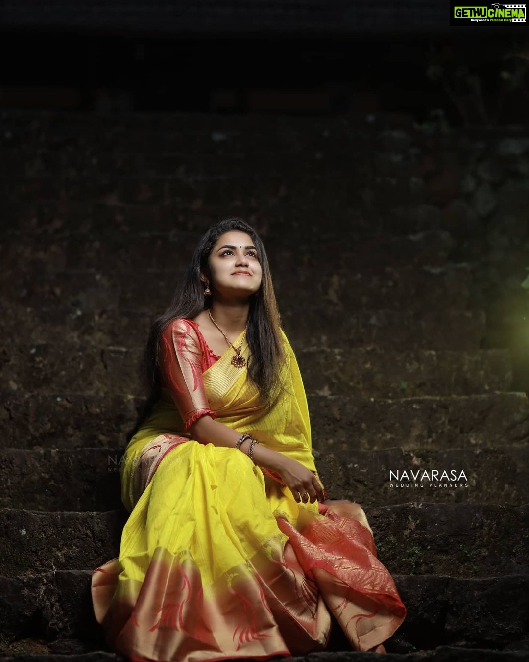 Haritha G Nair Instagram - Look Up Always and Thank God... Up is endless and Keep Growing with a Positive Mind... Happy New Year to all beautiful souls out there❤ 📸 : @navarasa_wedding_planners_