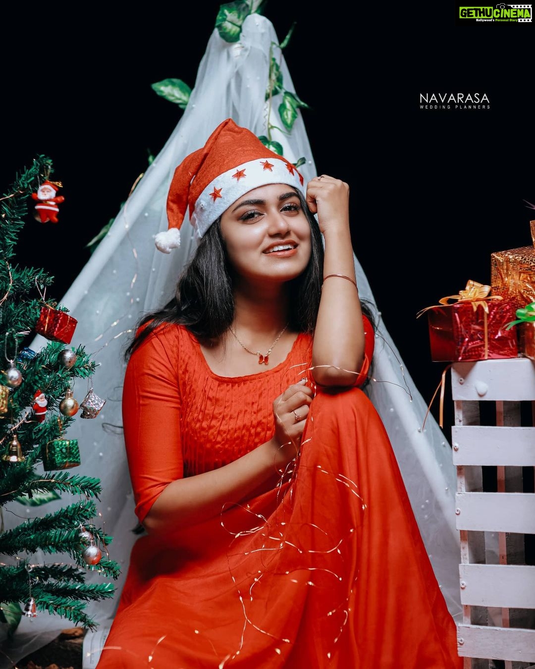 Haritha G Nair Instagram - ❄️Merry Christmas❄️ 📸 :@navarasa_wedding_planners_ @akhilkoyippurathu @ananthu_aj @amalmullasserryphotography Necklace : @jhanvi__collections