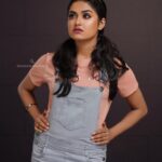 Haritha G Nair Instagram - Haritha G Nair wearing Ice blue denim dungaree with peach tshirt . In frame : @haritha.girigeeth ___ Photography : @aniesh_upaasana_studio Makeup : @neethu_makeupartist @vijilsmakeover Styling : @leirakuncysiby Jewellery : @ladies_planet_rental_jewellery @silver_andsalt . #swayamvarasilks #redfmmalayalam #glamnglitz #harithagnair #haritha #malayalamactress #kasthooriman #latest #malayalam #malayalamactor #celebrity #kanchipuram #dungarees #celebreels #reelsofinstagram #sreekutty #tharodayam #thingalkalaman #thinkalkalaman #tvshow #serial #serialactor #fashion #blue #ootd #style #denimjacket #denim #denimshirt