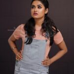 Haritha G Nair Instagram – Haritha G Nair wearing Ice blue denim dungaree with peach tshirt
.
In frame : @haritha.girigeeth ___
Photography : @aniesh_upaasana_studio 
Makeup : @neethu_makeupartist @vijilsmakeover
Styling : @leirakuncysiby
Jewellery : @ladies_planet_rental_jewellery @silver_andsalt 
.
#swayamvarasilks #redfmmalayalam #glamnglitz #harithagnair #haritha #malayalamactress #kasthooriman #latest #malayalam #malayalamactor #celebrity #kanchipuram #dungarees #celebreels #reelsofinstagram #sreekutty #tharodayam #thingalkalaman #thinkalkalaman #tvshow #serial #serialactor #fashion #blue #ootd #style #denimjacket #denim #denimshirt