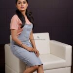Haritha G Nair Instagram - Haritha G Nair wearing Ice blue denim dungaree with peach tshirt . In frame : @haritha.girigeeth ___ Photography : @aniesh_upaasana_studio Makeup : @neethu_makeupartist @vijilsmakeover Styling : @leirakuncysiby Jewellery : @ladies_planet_rental_jewellery @silver_andsalt . #swayamvarasilks #redfmmalayalam #glamnglitz #harithagnair #haritha #malayalamactress #kasthooriman #latest #malayalam #malayalamactor #celebrity #kanchipuram #dungarees #celebreels #reelsofinstagram #sreekutty #tharodayam #thingalkalaman #thinkalkalaman #tvshow #serial #serialactor #fashion #blue #ootd #style #denimjacket #denim #denimshirt