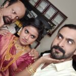 Haritha G Nair Instagram - 3M.Fav Blooper Ever😆🤗 കപ്പളത്തണ്ട് കൊണ്ട് കരകാട്ടം ആടുന്നത് കണ്ടാൽ ആരും ചിരിച്ചു പോവില്ലേ ....ഇയാൾ എന്നെ തല്ലികൊല്ലുന്നേ... രക്ഷിക്കണേ ....@rayjanofficial By the By laughing is injurious to health sometimes....(@manoj_sreesidh aa പിണ്ണതൈലം ഇങ്ങേടുത്തോ ...😬)