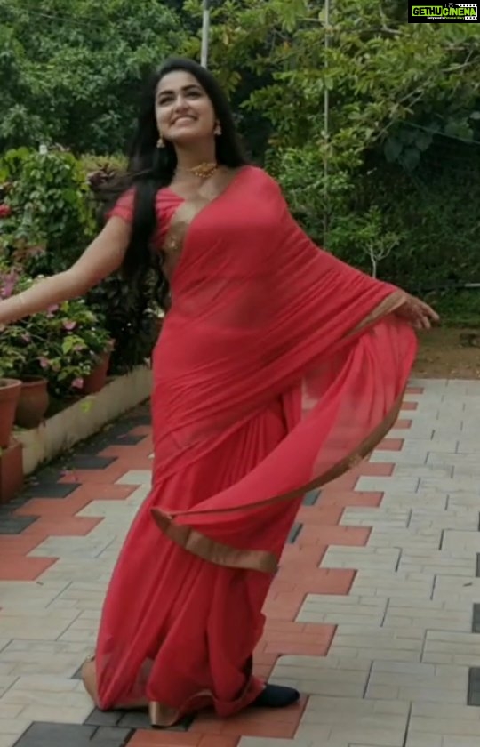 Haritha G Nair Instagram - No clarity....No prof edit...No prof camera... Bad angle... Poor Slowmo... But @keethuchippy She gave Her Time, Effort,And LOVE ❤ (chokker set from: @canisaperidot ) GoodMorning