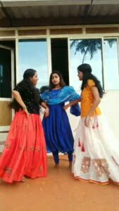 Haritha G Nair Instagram - Little things in life❤ @keethuchippy @ahalya_mk . . . (Thanks to all those talented persons who made reels from same music... Bcos we learned some steps from them🙏❤)