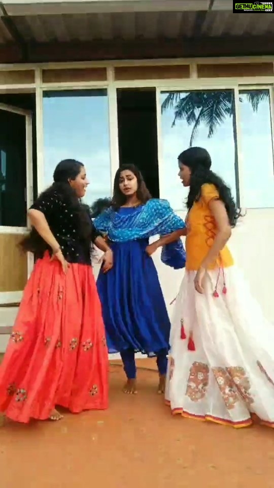 Haritha G Nair Instagram - Little things in life❤ @keethuchippy @ahalya_mk . . . (Thanks to all those talented persons who made reels from same music... Bcos we learned some steps from them🙏❤)