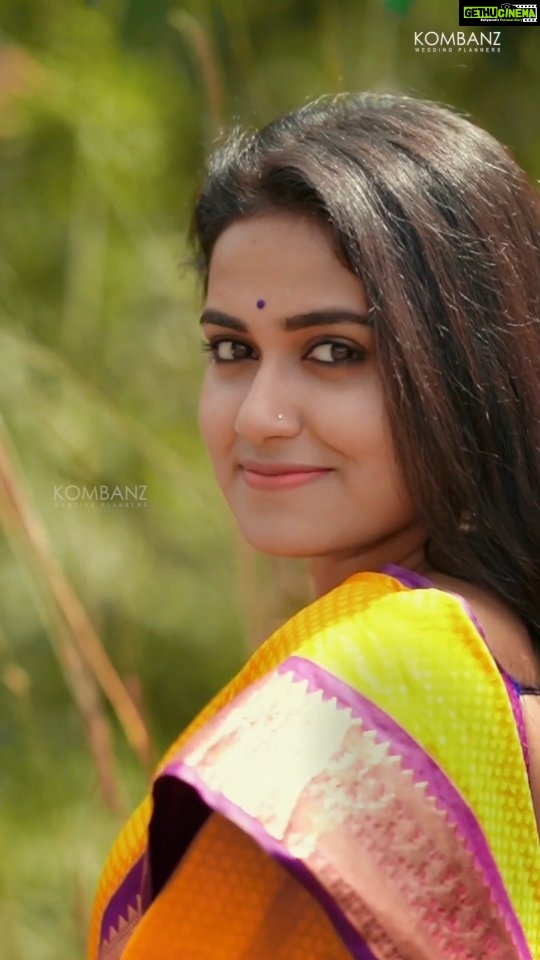 Haritha G Nair Instagram - a bindi, a nose pin, a saree and...there she is🦋 . . . 📸 : @amalmullasserryphotography edits : @mo.ment_maker